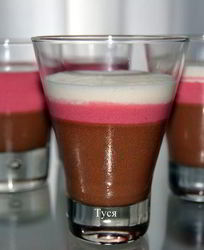 Шоколадный мусс с малиновым кремом