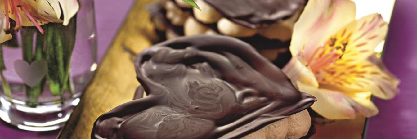 Шоколадные сердечки со сливочным муссом