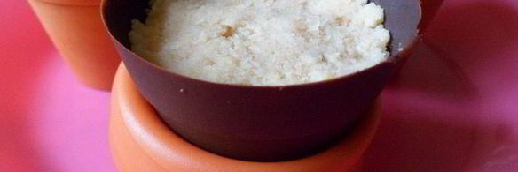 шоколадные стаканчики с черничным муссом и бисквитом