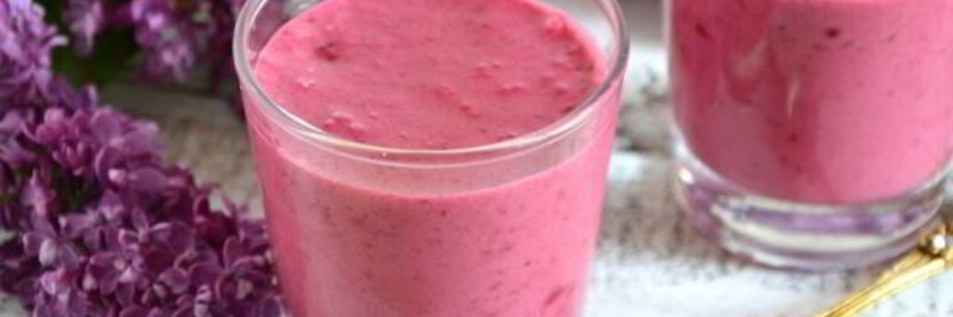 Сливочный мусс с черной смородиной