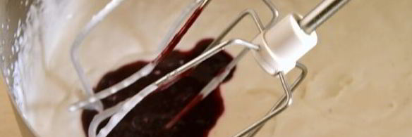 сливочный мусс с черной смородиной