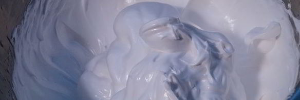 торт-мусс с клюквой и пралине