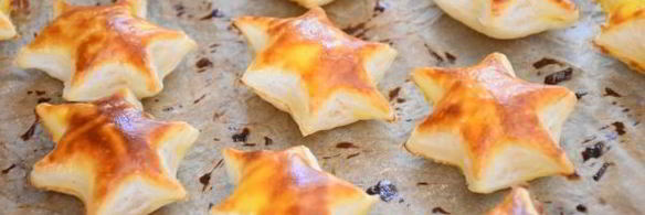 звездочки из слоеного теста с муссом из тунца