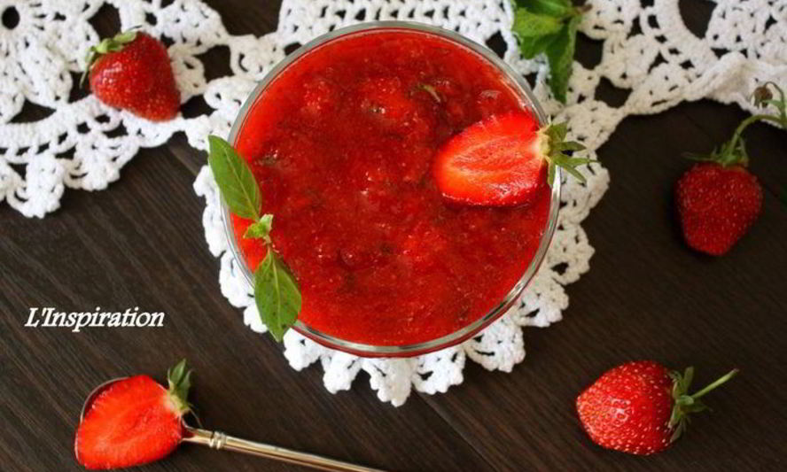 Рецепт мятной панны котта и клубничный конфитюр с базиликом