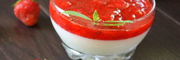 мятная панна котта и клубничный конфитюр с базиликом