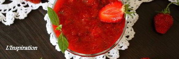 мятная панна котта и клубничный конфитюр с базиликом