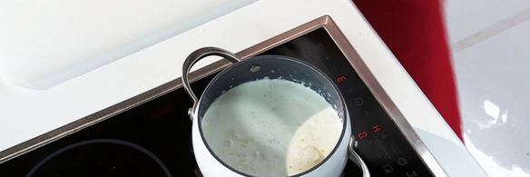 панна-котта с гранолой и горячий шоколад