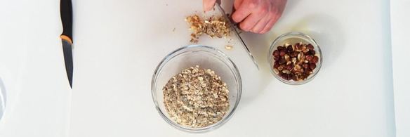 панна-котта с гранолой и горячий шоколад