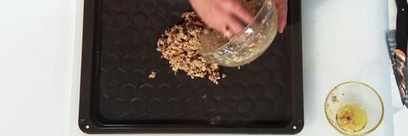 панна-котта с гранолой и горячий шоколад