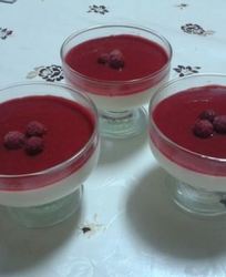 Панна-котта с малиновым кули