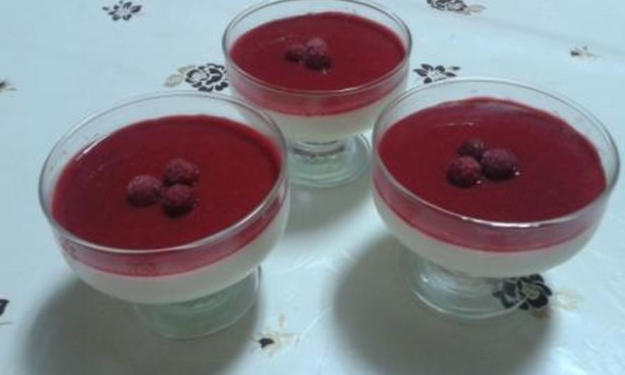 Рецепт панны-котты с малиновым кули