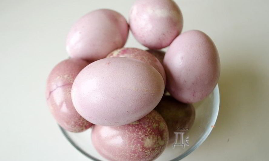 Рецепт красима пасхальные яйца в розовый цвет соком свеклы