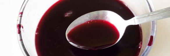 красим пасхальные яйца в розовый цвет соком свеклы