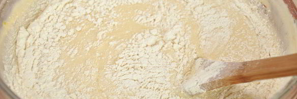 кулич с цукатами и изюмом