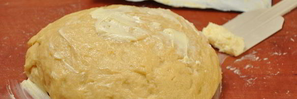 кулич с цукатами и изюмом