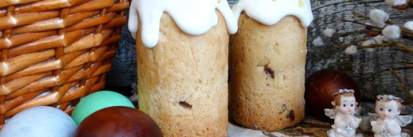 Пасхальный кулич на сметане с миндалем и цукатами
