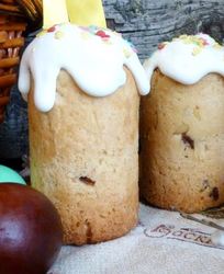 Пасхальный кулич на сметане с миндалем и цукатами