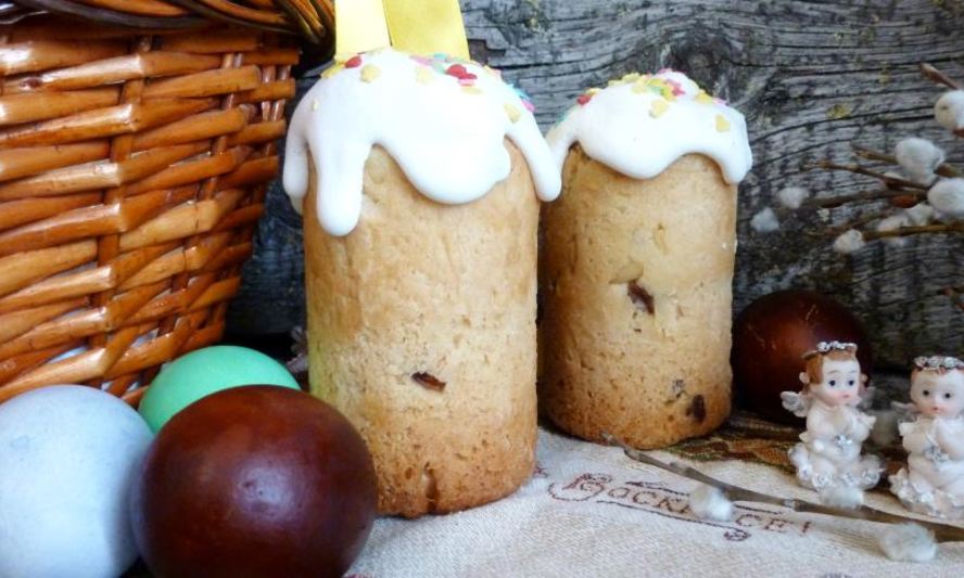 Рецепт пасхального кулича на сметане с миндалем и цукатами