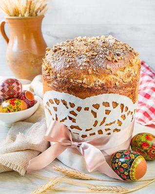 Пасхальный кулич с орехами