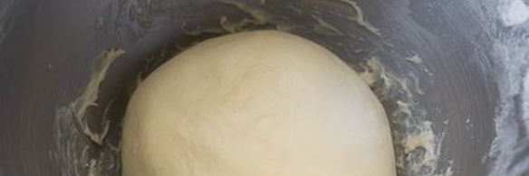 пасхальный кулич с орехами