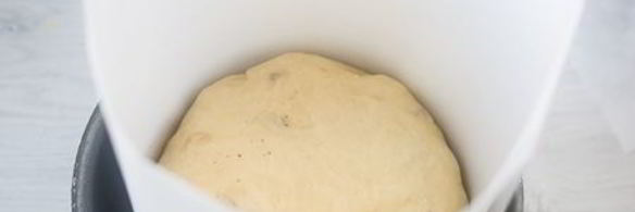 пасхальный кулич с орехами