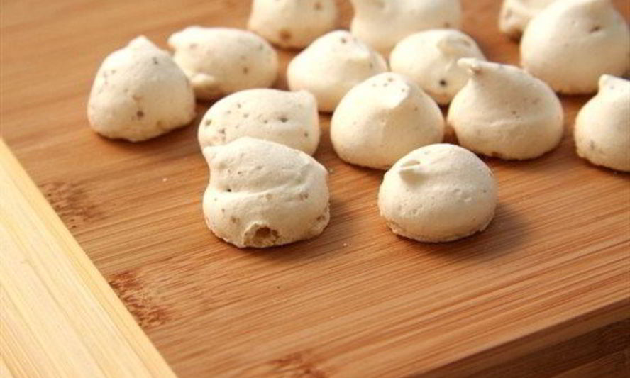 Рецепт пасхальных меренг с орехами пекан