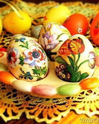 Пасхальные яйца в технике декупаж