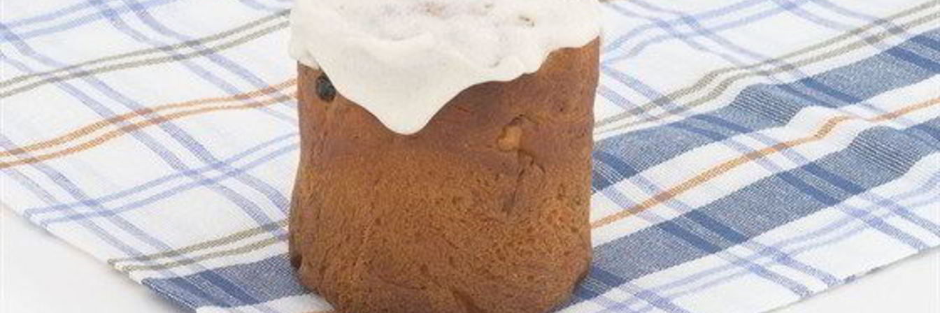 Золотой пасхальный кулич с шафраном и мускатным орехом