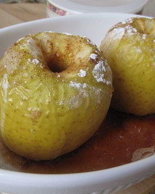 Печеные в духовке яблоки с корицей