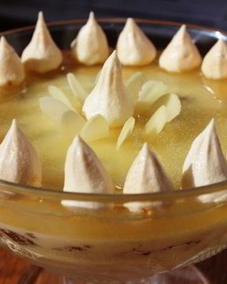 Шоколадно-ананасовый десерт с меренгами