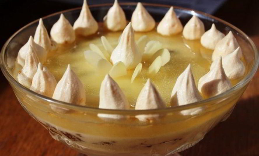 Рецепт шоколадна-ананасового десерт с меренгами