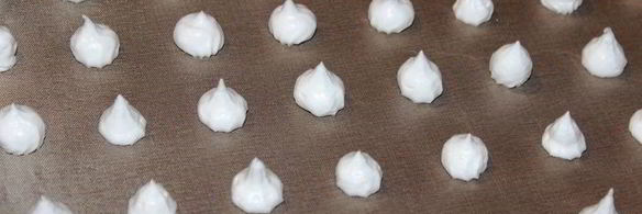 шоколадно-ананасовый десерт с меренгами