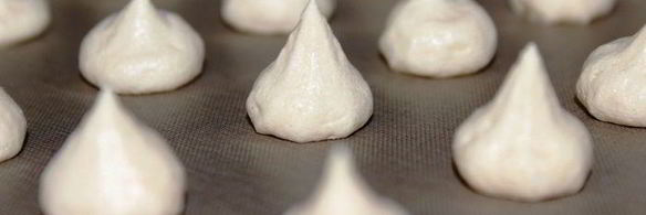 шоколадно-ананасовый десерт с меренгами