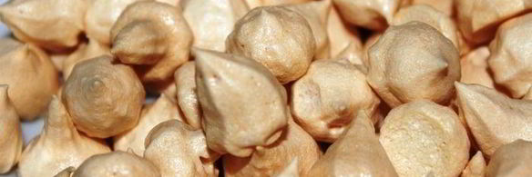 шоколадно-ананасовый десерт с меренгами