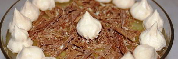 шоколадно-ананасовый десерт с меренгами