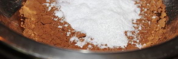 шоколадно-ананасовый десерт с меренгами