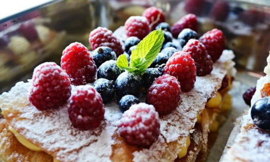 Рецепт слоеного десерта мильфей с фруктами