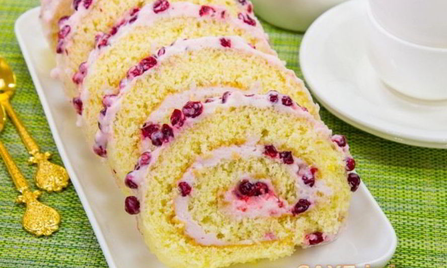 Рецепт бисквитного рулета с брусничным суфле