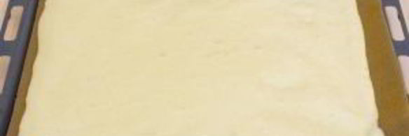 бисквитный рулет с брусничным суфле