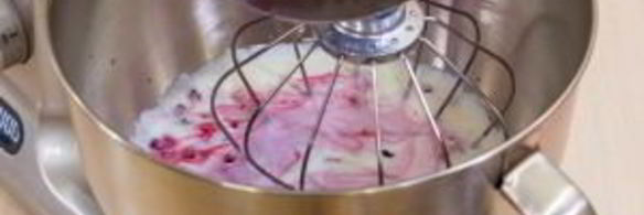 бисквитный рулет с брусничным суфле