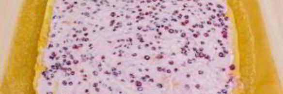 бисквитный рулет с брусничным суфле