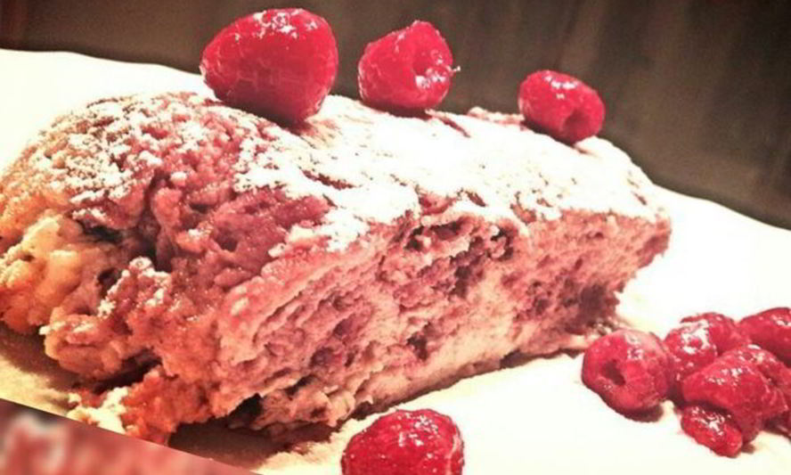 Рецепт быстрого творожного суфле с малинкой