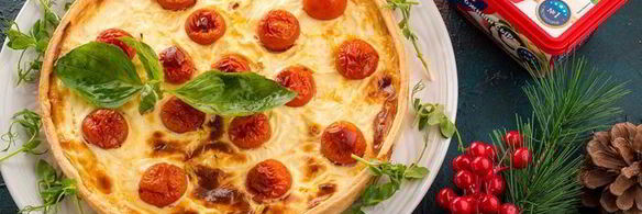 киш с сырным суфле и помидорами черри