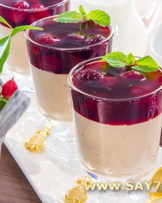 Шоколадное суфле с вишневым соусом