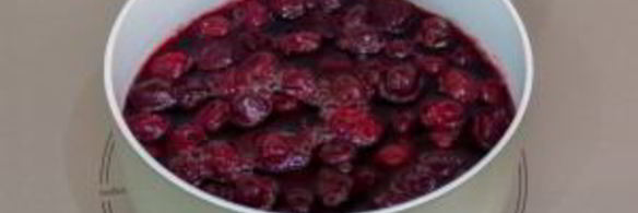 шоколадное суфле с вишневым соусом