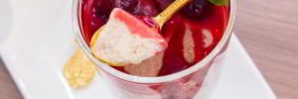 шоколадное суфле с вишневым соусом