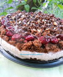 Шоколадный кухэ с нежнейшим вишневым кремовым суфле