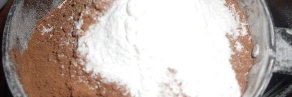 шоколадный кухэ с нежнейшим вишневым кремовым суфле