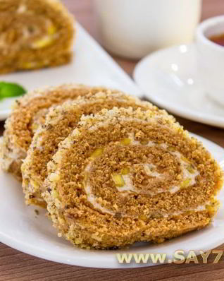 Шоколадный рулет с банановым суфле и грецкими орехами