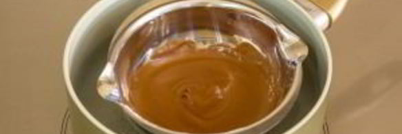 шоколадный рулет с банановым суфле и грецкими орехами